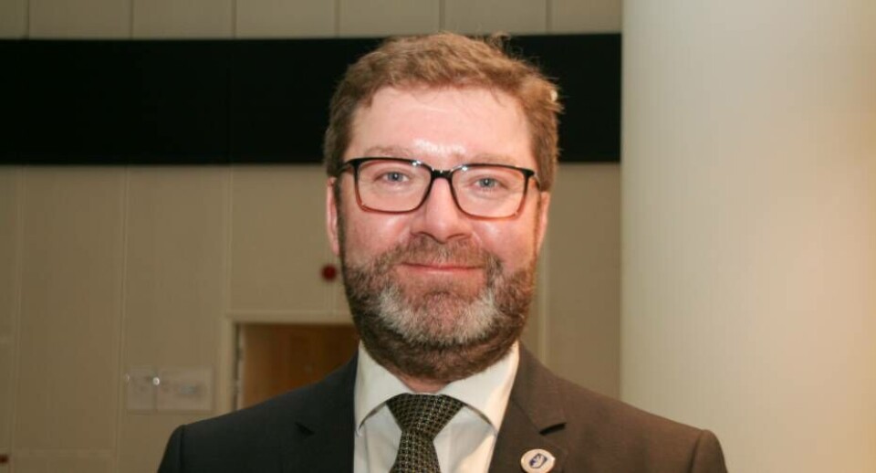 Ifølge departementschef Jørgen T. Hammeken-Holm så har Greenland Minerals / Transition EnergyMinerals alt at vinde og intet at tabe. Selskabet har indgået en såkaldt »No cure, no pay«-aftale meden række advokatfirmaer, der betyder, at advokaterne selv betaler deres omkostninger mod at de får et større beløb, hvis de vinder sagen.