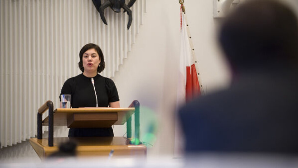 IA's Naaja Nathanielsen finder det bekymrende, at et forsøgsfiskeri skal dække et hul i finansloven for 2014