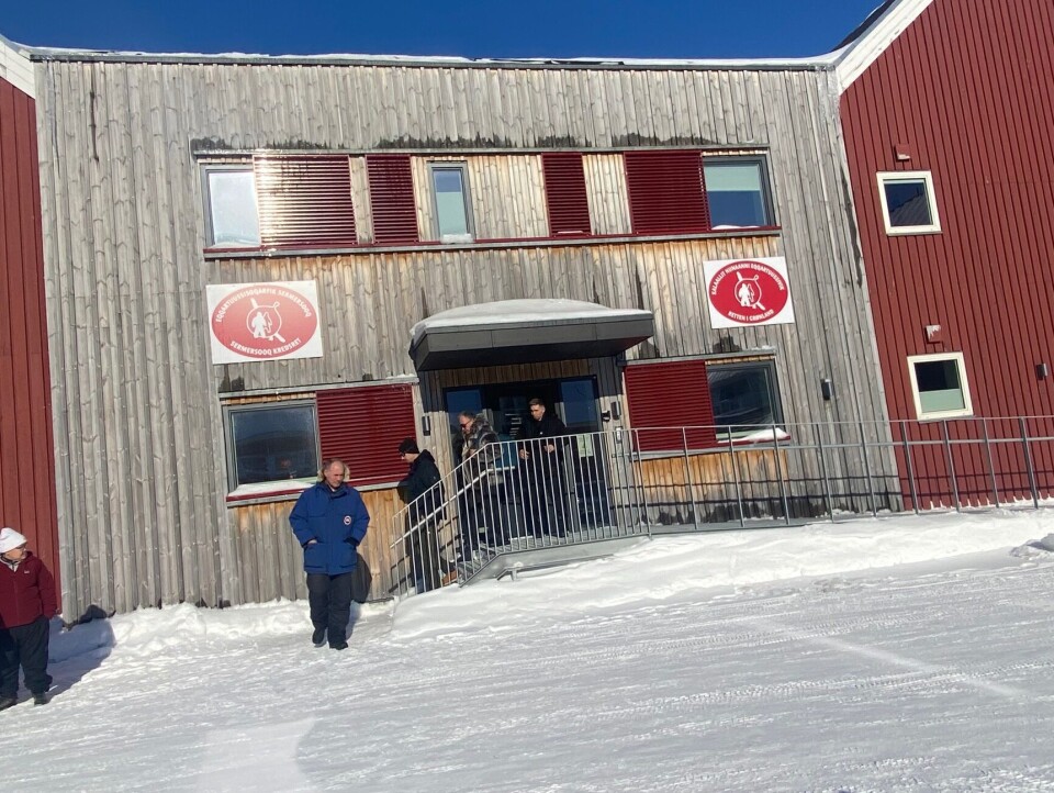 Der var en del mennersker tilstede da dommen blev afsagt mandag eftermiddag. Blandt andet familie og venner til den unge kvinde der mistede livet i ulykken.