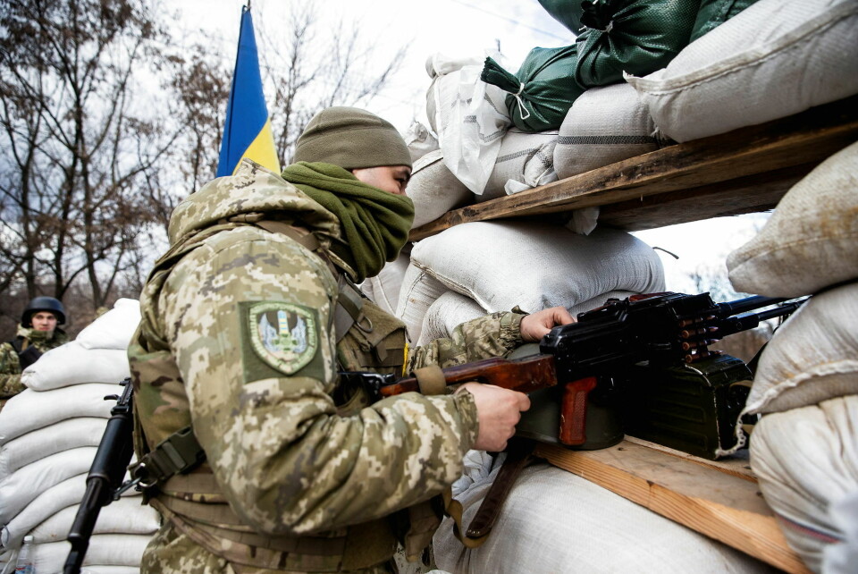 Det er første gang efter den russiske invasion af Ukraine, at Rusland og Ukraine mødes til forhandlinger. Rusland angreb Ukraine natten til torsdag.