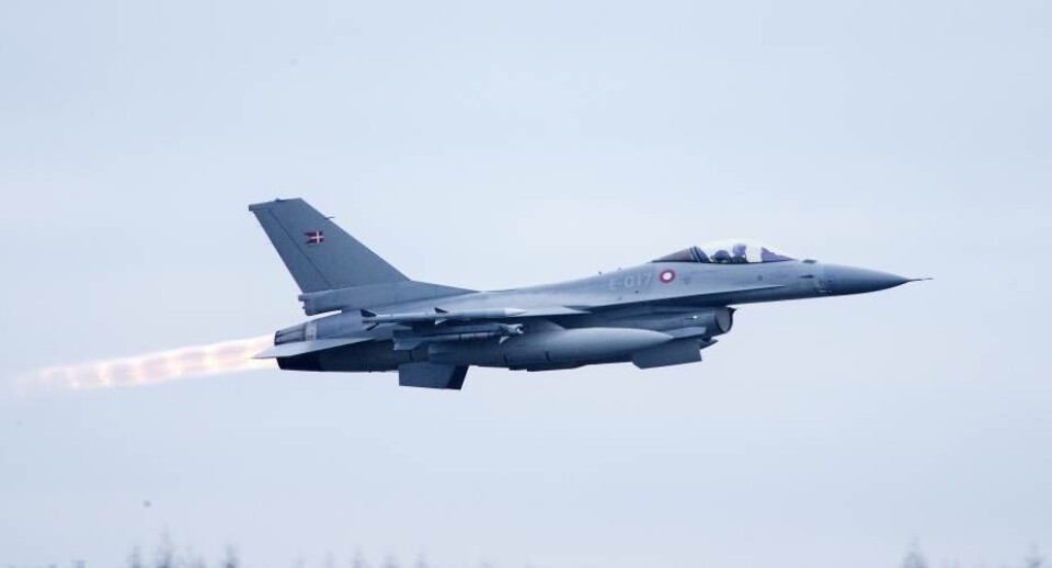 Danmark kan blive nødsaget til at udstationere danske kampfly i Grønland, hvis russerne begynder at krænke grønlandsk luftrum, oplyser forsvarsminister Claus Hjort Frederiksen.