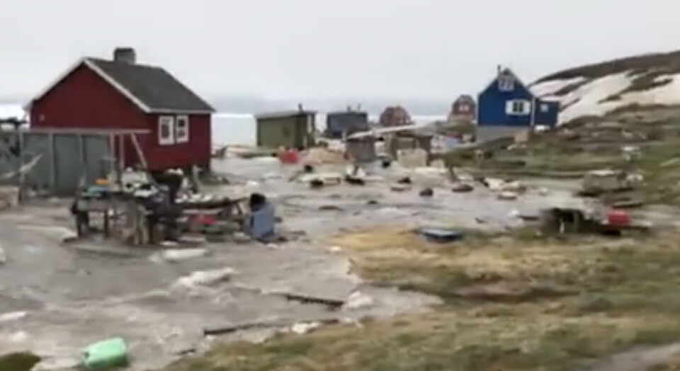 Takusinnaasassitut nunaqarfimmi Illorsuarni imaq illut akornanniittoq.