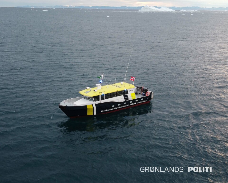 Politifolk sejlede til Qoornoq i en af politiets både og tog den 17-årige med til Nuuk.