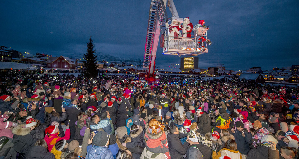 Tænding af byens juletræ er en tradition søndag den 1. advent, som flere tusinder af børn glæder sig til. Her et billede fra Nuuk søndag den 27. november.