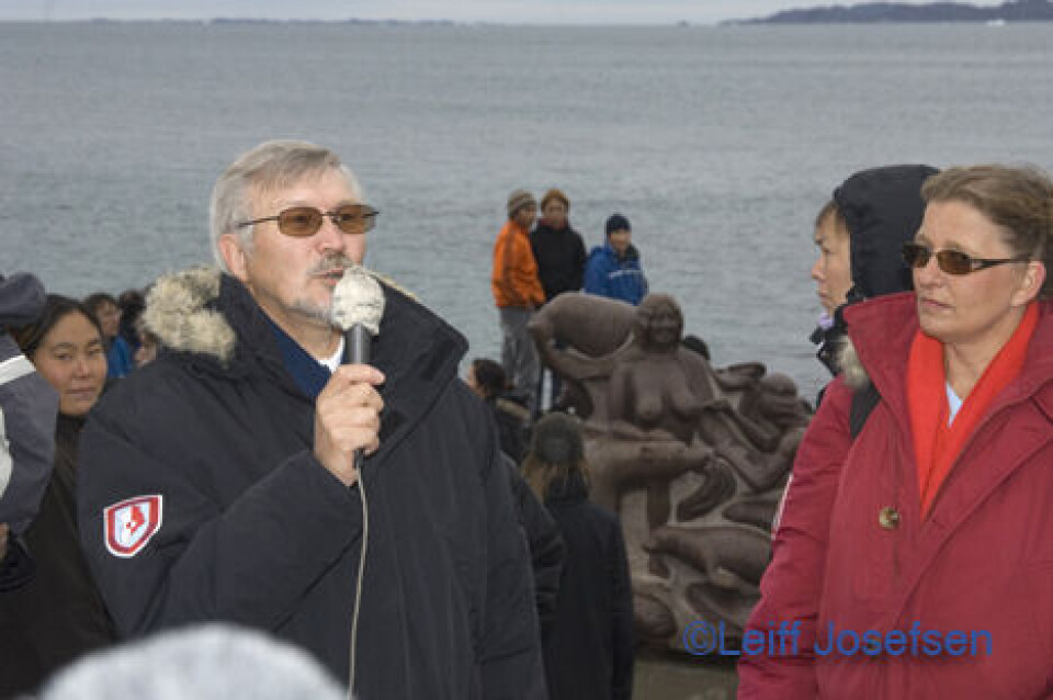 Christian Rosing og hustru Sonja. Hvalros, isbjørn, hval og fisk pryder ...