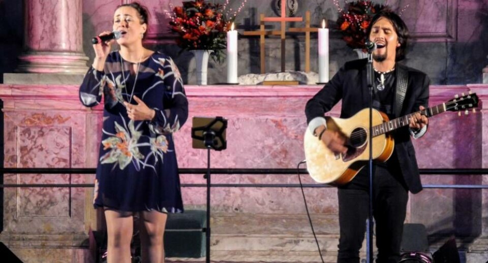 Julie og Simon har optrådt med deres sang i Christians Kirke i København PrivatfotoVerdenspremierne var i det Grønlandske Hus i København Grønlands JulemærkefondJulie og Simon har optrådt med deres sang i Christians Kirke i København PrivatfotoVerdenspremierne var i det Grønlandske Hus i København Grønlands JulemærkefondJulie og Simon har optrådt med deres sang i Christians Kirke i København PrivatfotoVerdenspremierne var i det Grønlandske Hus i København Grønlands Julemærkefond