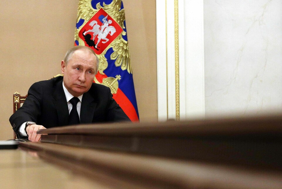 Det franske nyhedsbureau AFP skriver, at Putin under samtalen afleverede en bredside om den ukrainske hærs opførsel.
