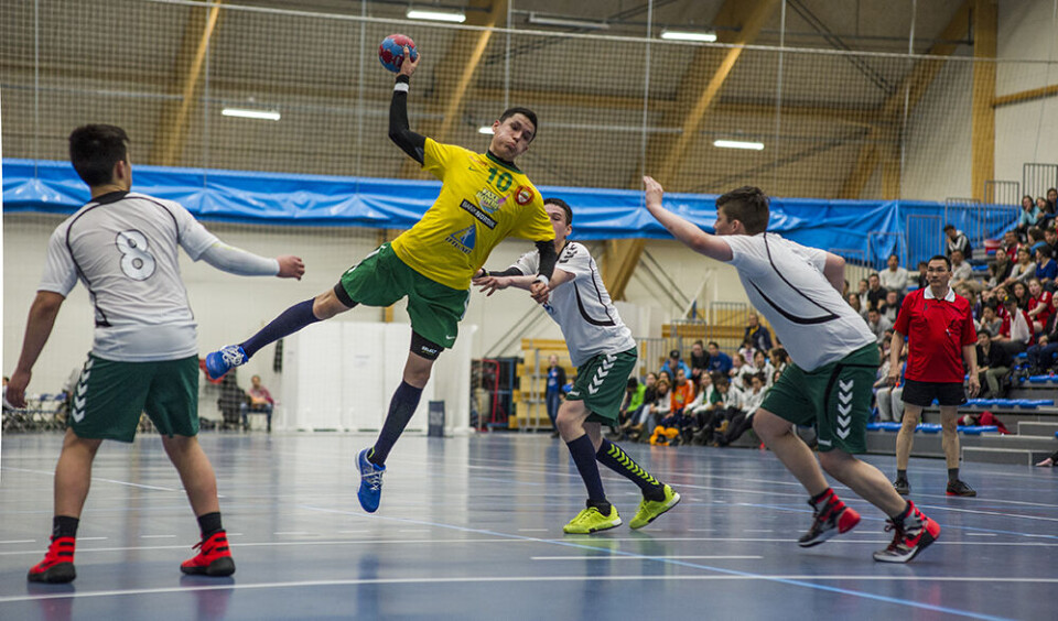 Mange sportsudøvere mister indtægter og feriedage i forbindelse med sportsarrangementer. - Det er på tide at vi gør op med hvordan det officielle Grønland bakker op om sporten, lyder det fra Aqqa Samuelsen.