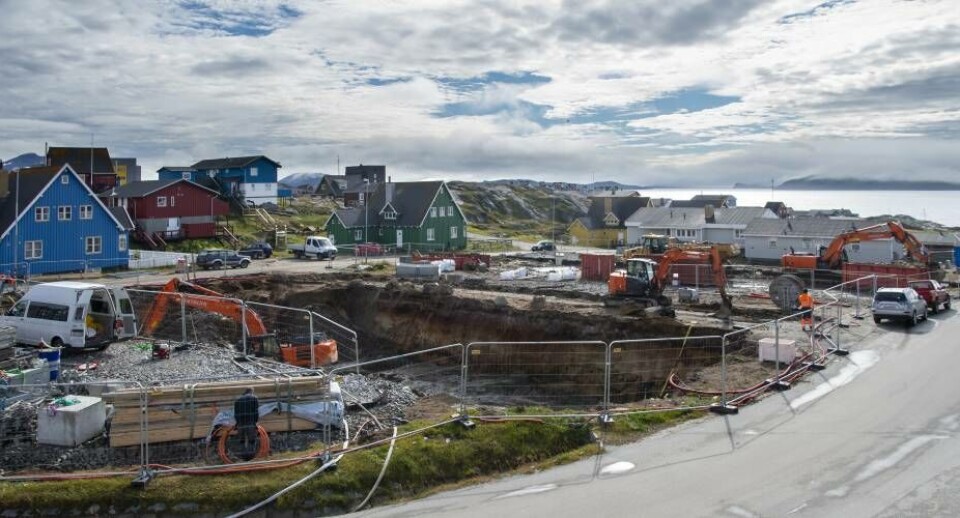 Nedrivningen af de saneringsmodne bygninger på Noorlernut og Saqqarlernut i Nuuk er snart tilendebragt, hvorefter byggeriet af 24 lejligheder og et fælleshus til Inatsisartuts medlemmer fra kysten går i gang.