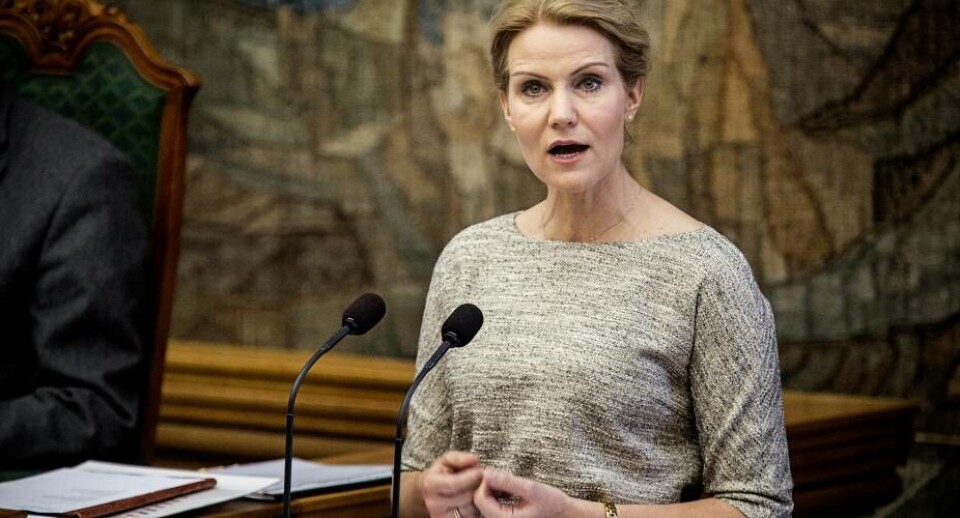 Arkivfoto af statsminister Helle Thorning-Schmidt, Socialdemokraterne Daniel Hjort/PolfotoDansk Folkepartis grønlandsordfører, Søren Espersen, på talerstolen i Folketingssalen torsdag under debatten om Grønland Arktis MediaArkivfoto af statsminister Helle Thorning-Schmidt, Socialdemokraterne Daniel Hjort/PolfotoDansk Folkepartis grønlandsordfører, Søren Espersen, på talerstolen i Folketingssalen torsdag under debatten om Grønland Arktis MediaArkivfoto af statsminister Helle Thorning-Schmidt, Socialdemokraterne Daniel Hjort/PolfotoDansk Folkepartis grønlandsordfører, Søren Espersen, på talerstolen i Folketingssalen torsdag under debatten om Grønland Arktis Media