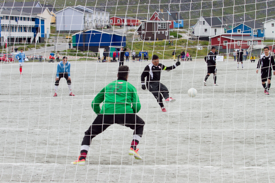 Det grønlandske hold, der skal spille mod Variétés Club de France, er ikke udtaget endnu Poul HardTidligere Arsenal-spiller Robert Pires er blandt de spillere, der kommer til Nuuk i maj AP Photo - Max NashDet grønlandske hold, der skal spille mod Variétés Club de France, er ikke udtaget endnu Poul HardTidligere Arsenal-spiller Robert Pires er blandt de spillere, der kommer til Nuuk i maj AP Photo - Max NashDet grønlandske hold, der skal spille mod Variétés Club de France, er ikke udtaget endnu Poul HardTidligere Arsenal-spiller Robert Pires er blandt de spillere, der kommer til Nuuk i maj AP Photo - Max Nash