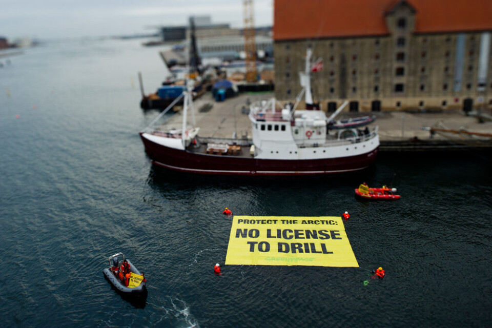 Nunatsinni misileraalluni uuliasiornermi qillerinermut akerliuvoq. Assi.: Greenpeace