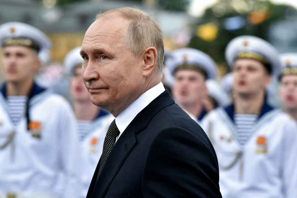 Ruslands præsident, Vladimir Putin, var søndag i Sankt Petersburg, hvor han deltog i en parade for den russiske flåde. Mandag skriver han i et brev til deltagere i en konference om ikkespredning af atomvåben, at ingen kan vinde en atomkrig.