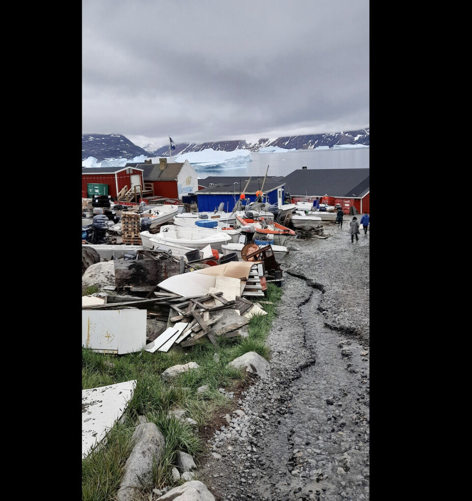 Det er fuldstændig uacceptabelt, at myndighederne ikke vil udbedre de dårlige havnefaciliteter i Kullorsuaq. Hvert år oplever vi mange skader på joller og påhængsmotorer, nogle mister endda deres joller og andet fiskeudstyr på grund af dårlige havnefaciliteter, siger Timotheus Petersen, der er formand for fisker- og fangerforeningen i Kullorsuaq.