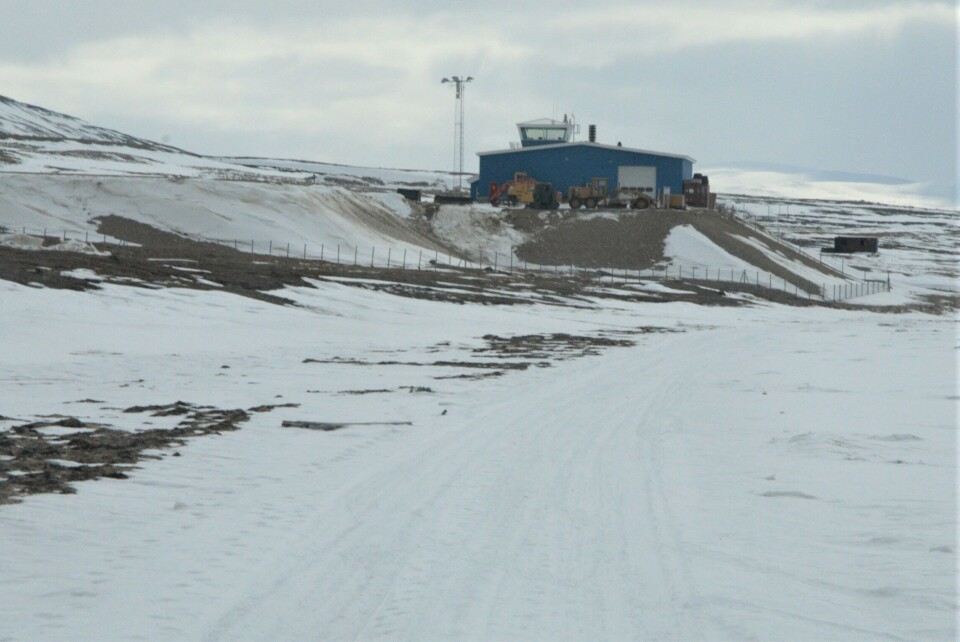 Myndigheder og organisationer har præsenteret løsninger for at sikre transportforbindelsen mellem by og lufthavn Qaanaaq efter vejen er blevet ødelagt af regn og smeltevand.