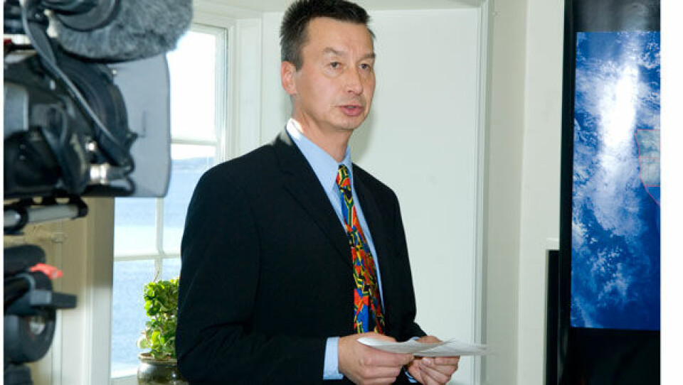 Hans Kristian Olsenip Nunaoli A/S-imi pisortaanerup naatsorsuutigaa akuersissutit ukiualuit ingerlanerani amerliumaartut. Assi: Leiff Josefsen