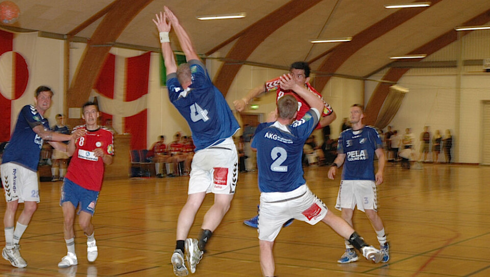 Minik Dahl Høegh højt til vejrs og scorer et af sine syv mål i kampen. Foto: John Jakobsen Der blev taget godt fat i Minik Dahl Høegh i kampen mod Dalby. Foto: John Jakobsen Miki Duko Sørensen scorer sit enlige mål i kampen mod Dalby. Foto: John Jakobsen Minik Dahl Høegh højt til vejrs og scorer et af sine syv mål i kampen. Foto: John Jakobsen Der blev taget godt fat i Minik Dahl Høegh i kampen mod Dalby. Foto: John Jakobsen Miki Duko Sørensen scorer sit enlige mål i kampen mod Dalby. Foto: John Jakobsen Minik Dahl Høegh højt til vejrs og scorer et af sine syv mål i kampen. Foto: John Jakobsen