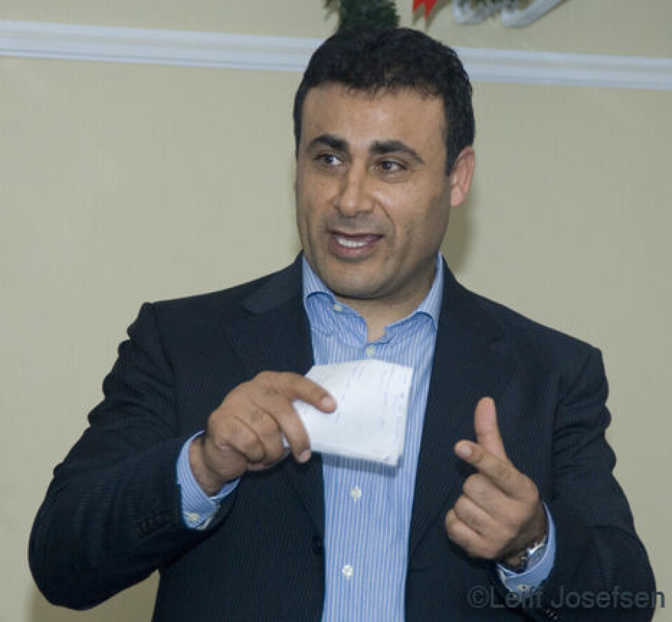 Naser Khader vil gerne med i selvstyrekommissionen.
