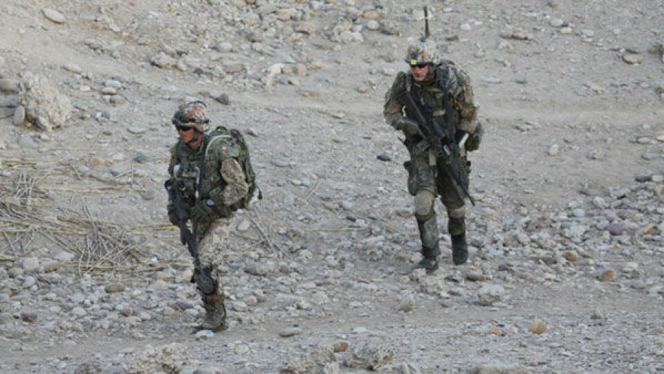 Soldater på patrulje i Afghanistan
