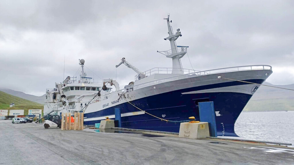 Makrelfiskeriet er gået godt og resultatet er tilfredsstillende, siger trawlerchef fra Andrias Olsen. Her er det Tasiilaq, der fisker for Pelagic Greenland, som lossede i Klaksvík på Færøerne den 1. august. Royal Greenland