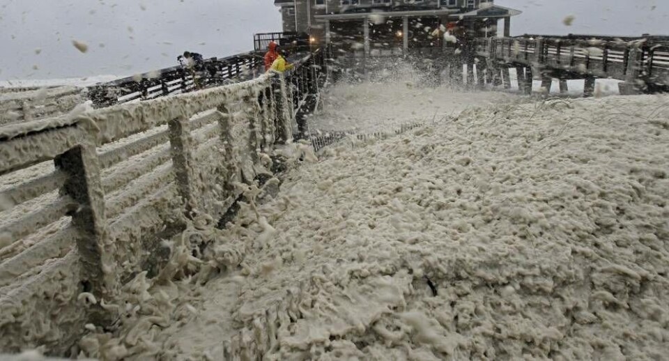 Stormens maksimalt gentagne vindstød ligger på 140 kilometer i timen, og Sandy er mandag formiddag lokaliseret til omkring 615 kilometer sydøst for New York, der er i fuld gang med at forberede sig til uvejret. Foto: AP Photo/Gerry Broome
