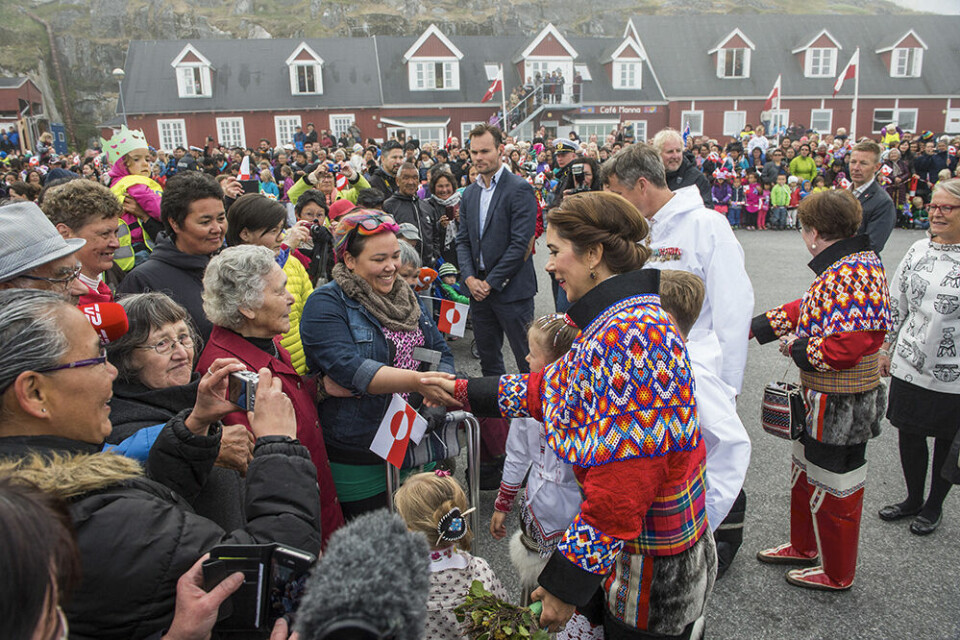 Kronprinsfamilien i Nuuk, masser af mennesker, Mary