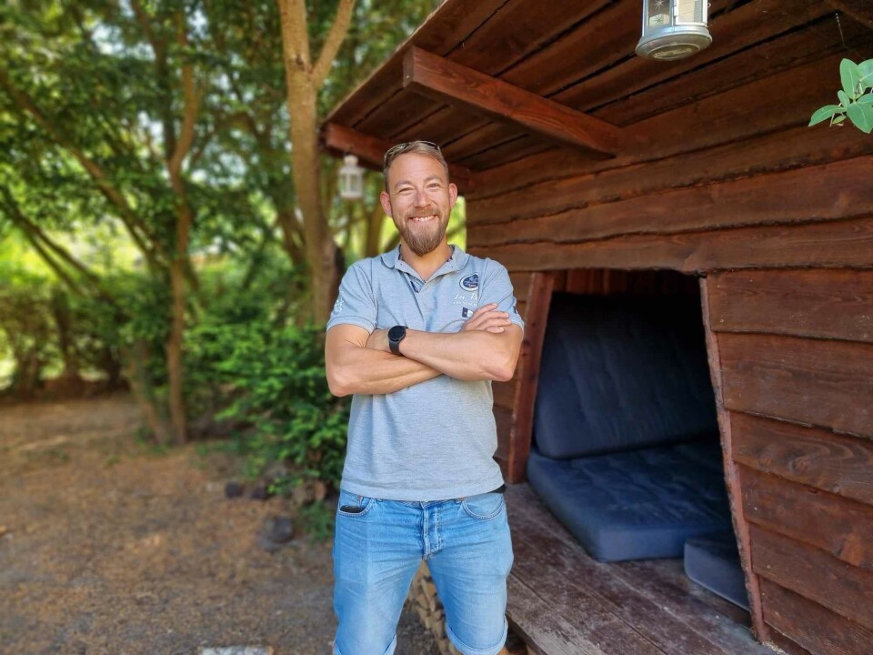 Patrick Valet Illum vil gennemføre en rejse til Grønland for at efterleve hans fars drøm om at vende hjem. For nu vil han sprede sin fars aske ud over havet, så faderens sjæl kan vende tilbage til Grønland.