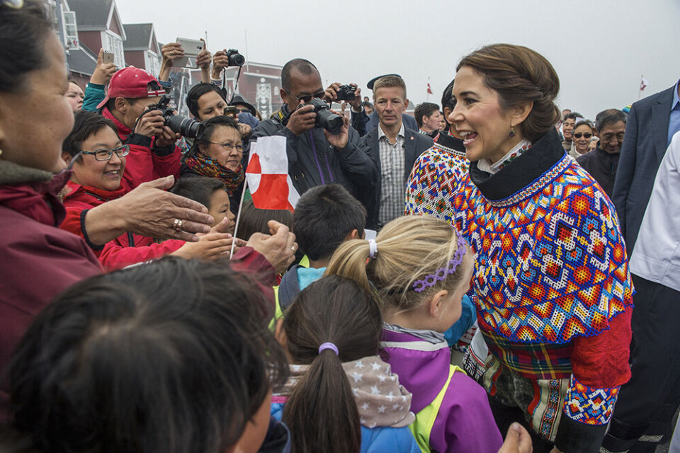 Kronprinsesse Mary fotograferet under et tidligere besøg i Nuuk Kronoprinsfamilien i Nuuk, Mary, Kolonihavnen, masser af menensker vil hilse