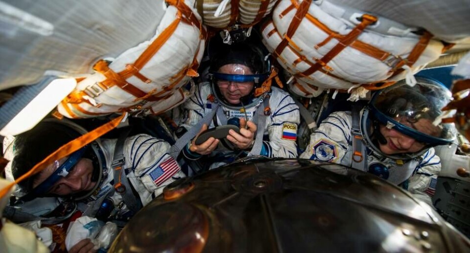 Nasa-astronauten Andrew Morgan ankom til ISS i juli. De to øvrige, Jessica Meir fra USA og Oleg Skripotjka fra Rusland, flyttede i september ind på rumstationen knap 400 kilometer over Jorden. Fredag morgen landede de alle tre velbeholdent i Kasakhstan på en jordklode, der er fundamentalt forandret af coronavirus.
