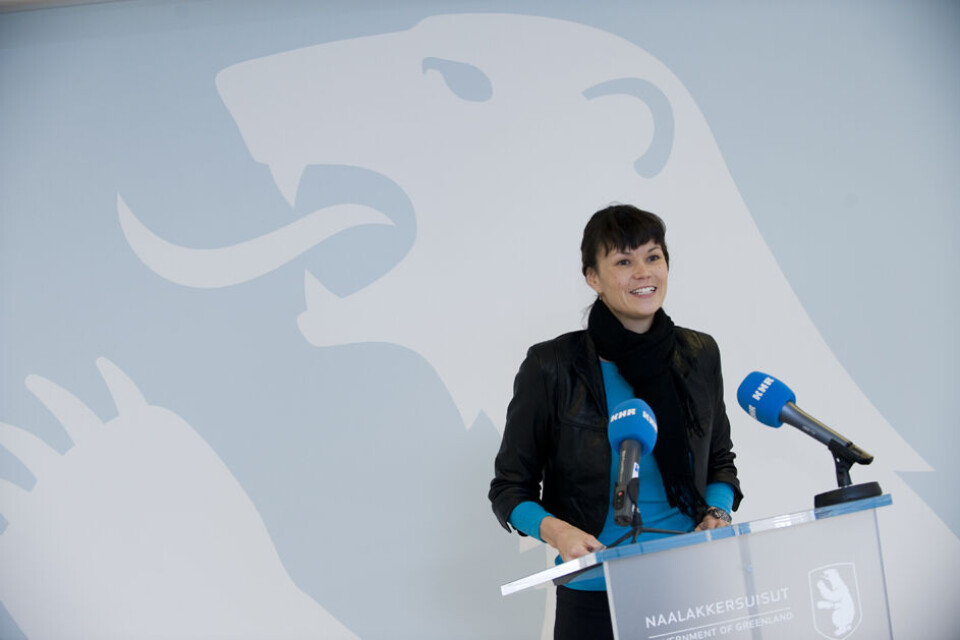 Maliina Abelsen fremlægger regnskabet for 2010, som til alles overraskelse viser et overskud. Foto: Leiff Josefsen
