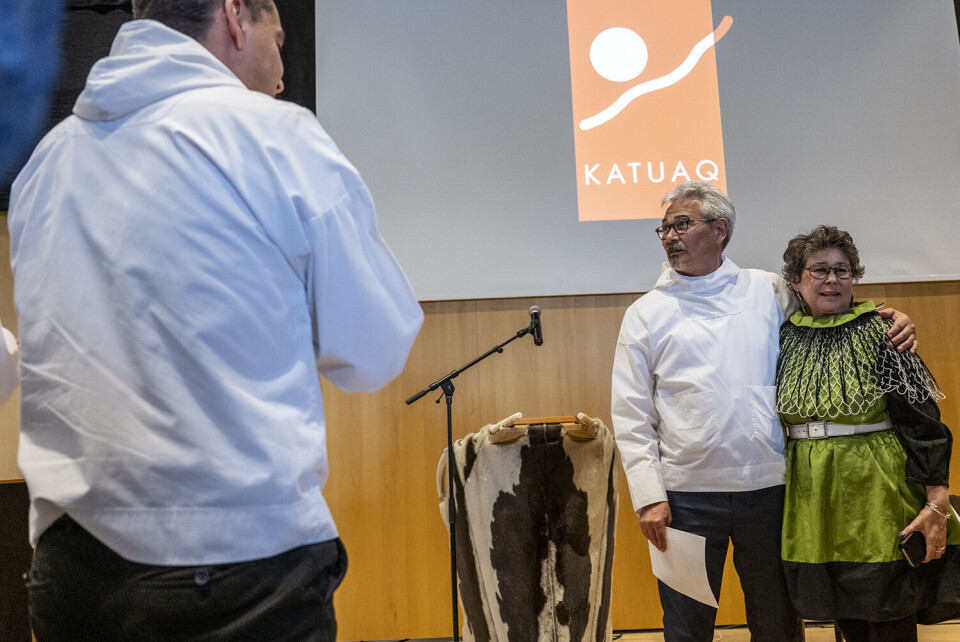 Designer Liv Aurora Jensen og filmproducent Peter Jensen fik overrakt kulturprisen ved et arrangement i kulturhuset Katuaq.