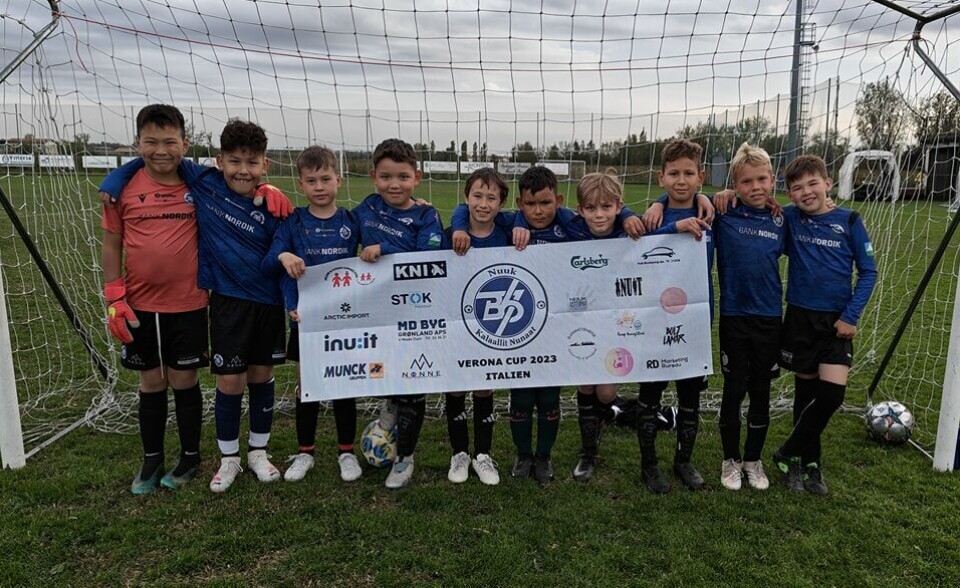 U11-t Verona Cupimi pissartanngorniutilerpata, nukappiaqqat unamminissaminnut piareersimapput, angajoqqaallu illersuinissamut piareersimallutik. B-67