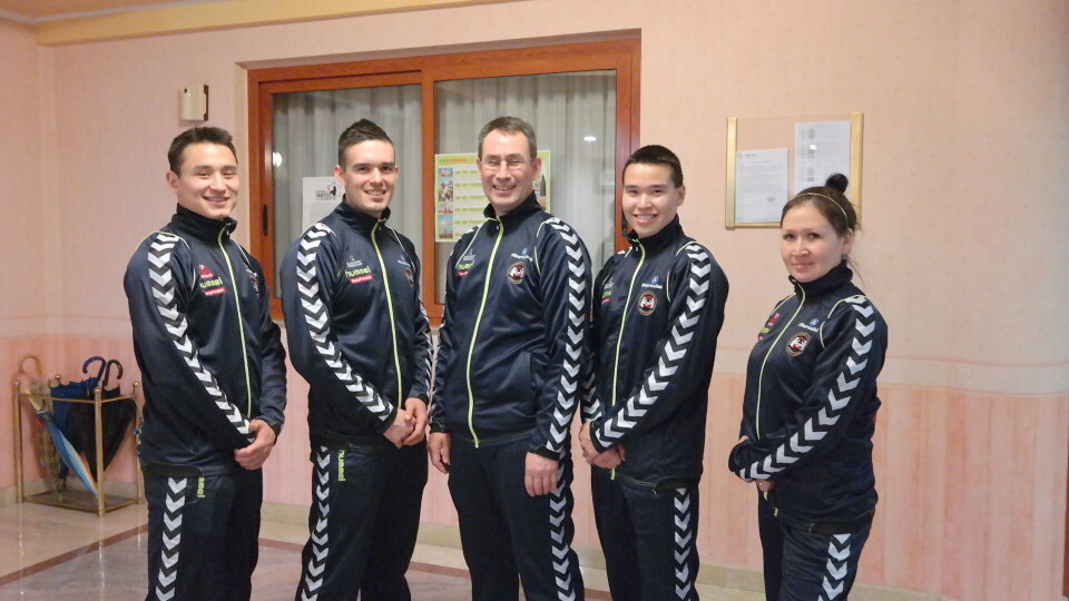Her er taekwondo-kæmperne, der skal deltage ved EM i Italien. Fra venstre ses Jonathan Jonathansen, Angutinnguaq Tittussen, Karl Larsen (fungerende landstræner), Helge Heilmann og Tina Nikodemussen