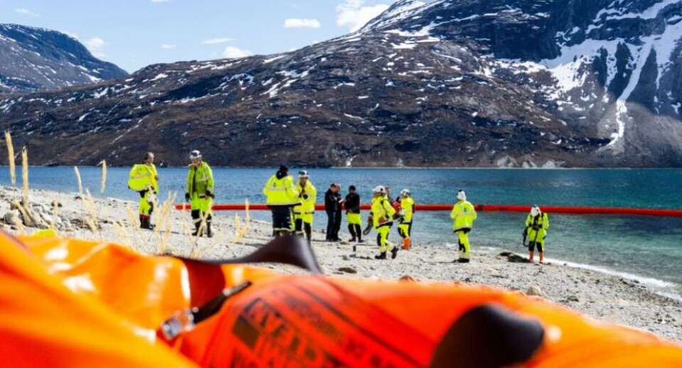 De semi-frivillige fra Greenland Oil Spill Response på øvelse i Qoqqout i Nuuk Fjorden