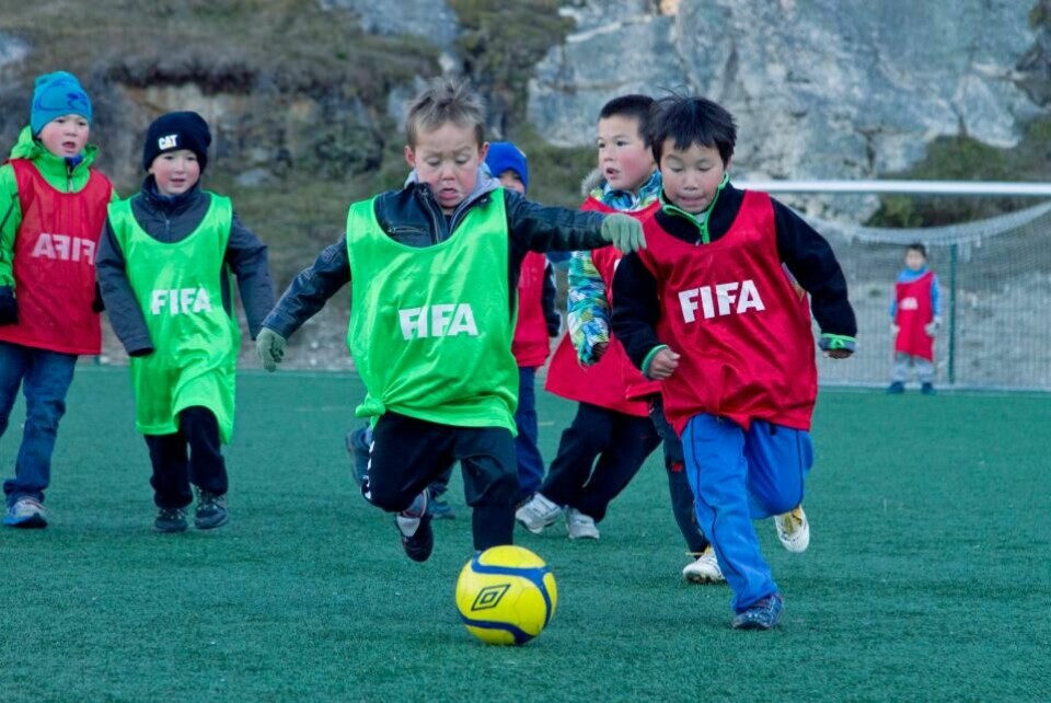 Fodbold, børn, kunstgræsbane, Qaqortoq