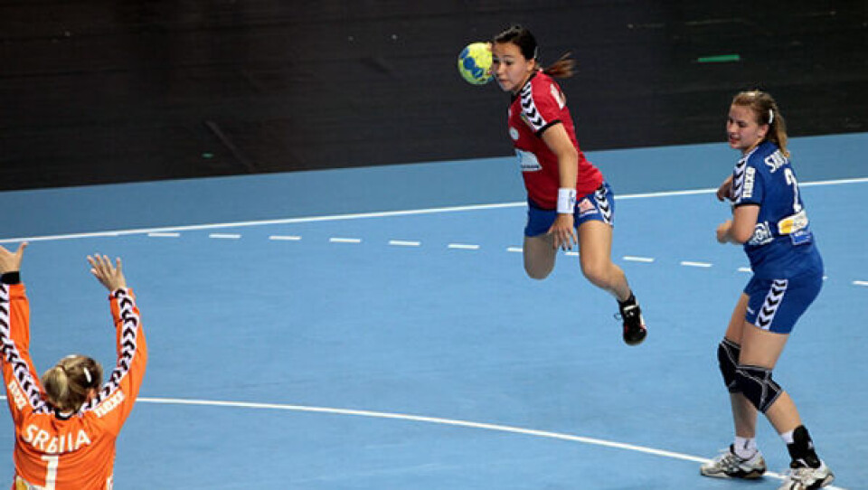Arnarissoq Petersen scorer mod Serbien. Foto: GHF