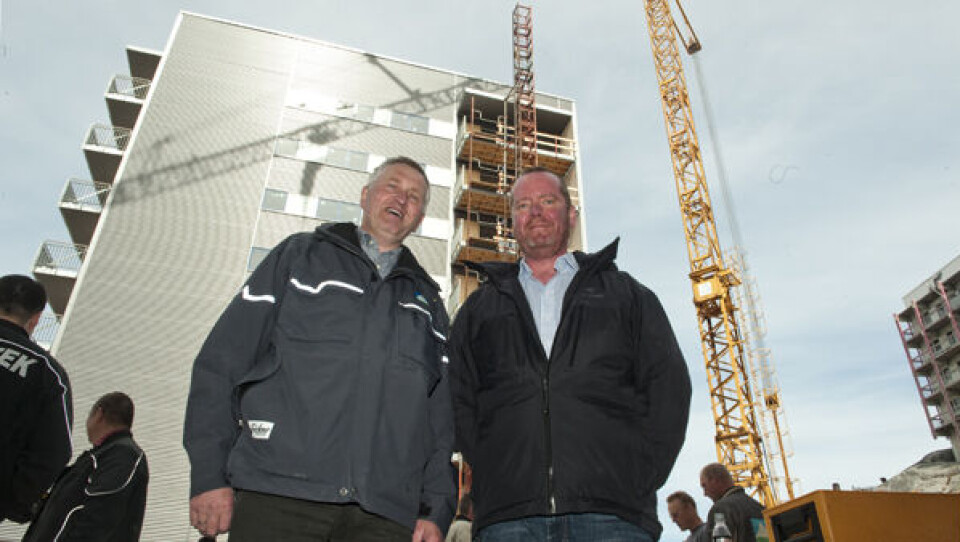 Entreprenøren Preben Kold Larsen og bygherren Olafur P. Nielsen til rejsegilde på Tårn 1-4 på Tuapannguit i Nuuk. (Foto: Leiff Josefsen). Byggeriet på Tuapannguit i Nuuk omfatter i alt 210 lejligheder i syv tårne. (Foto: Leiff Josefsen). Entreprenøren Preben Kold Larsen og bygherren Olafur P. Nielsen til rejsegilde på Tårn 1-4 på Tuapannguit i Nuuk. (Foto: Leiff Josefsen). Byggeriet på Tuapannguit i Nuuk omfatter i alt 210 lejligheder i syv tårne. (Foto: Leiff Josefsen). Entreprenøren Preben Kold Larsen og bygherren Olafur P. Nielsen til rejsegilde på Tårn 1-4 på Tuapannguit i Nuuk. (Foto: Leiff Josefsen). Byggeriet på Tuapannguit i Nuuk omfatter i alt 210 lejligheder i syv tårne. (Foto: Leiff Josefsen).