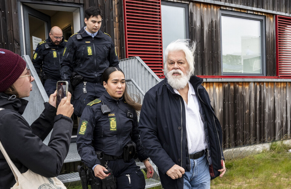 Watson sidder tilbageholdt i Nuuk på tredje måned