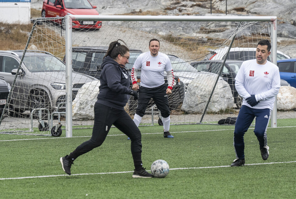 Nivi Olsen (D) i angreb.