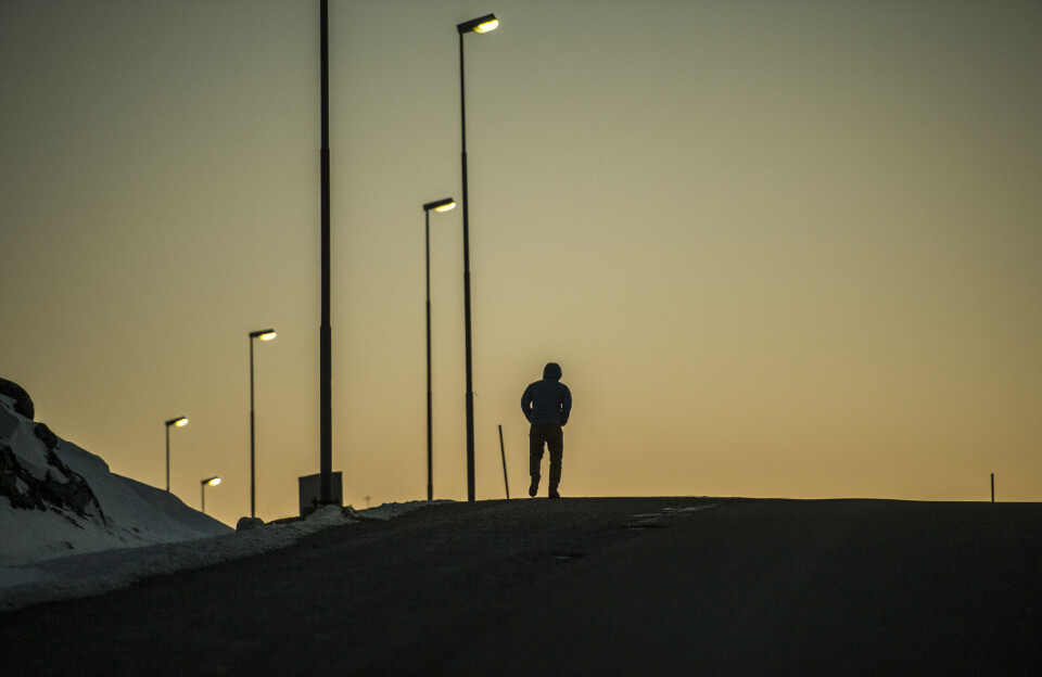 Inuusuttunik suliffissarsioratillu ilinnianngitsunik ujaasineq annertusineqarpoq