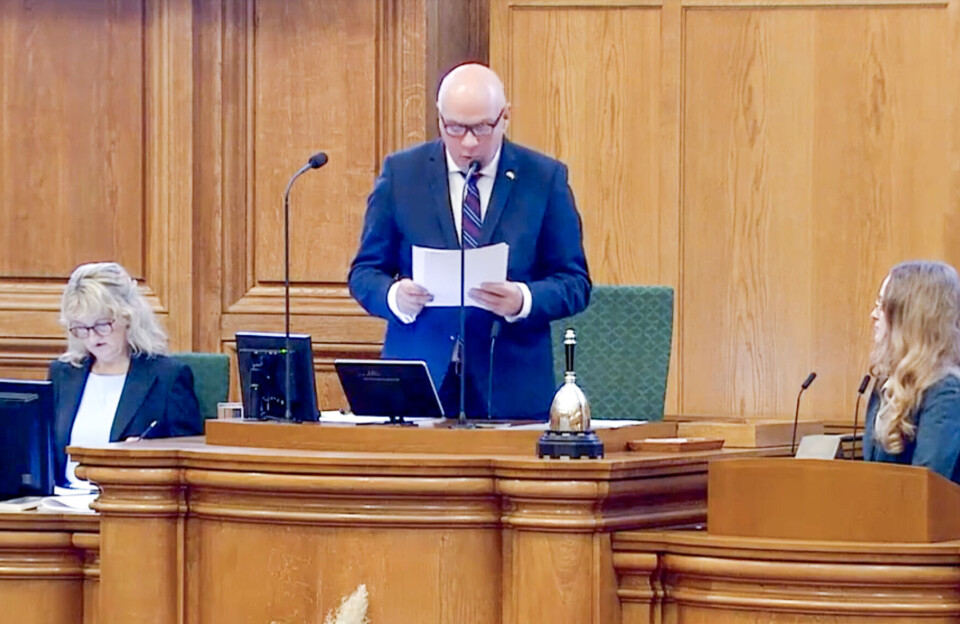 – Qaqutigoortumik tusaajumaneqannginneq
