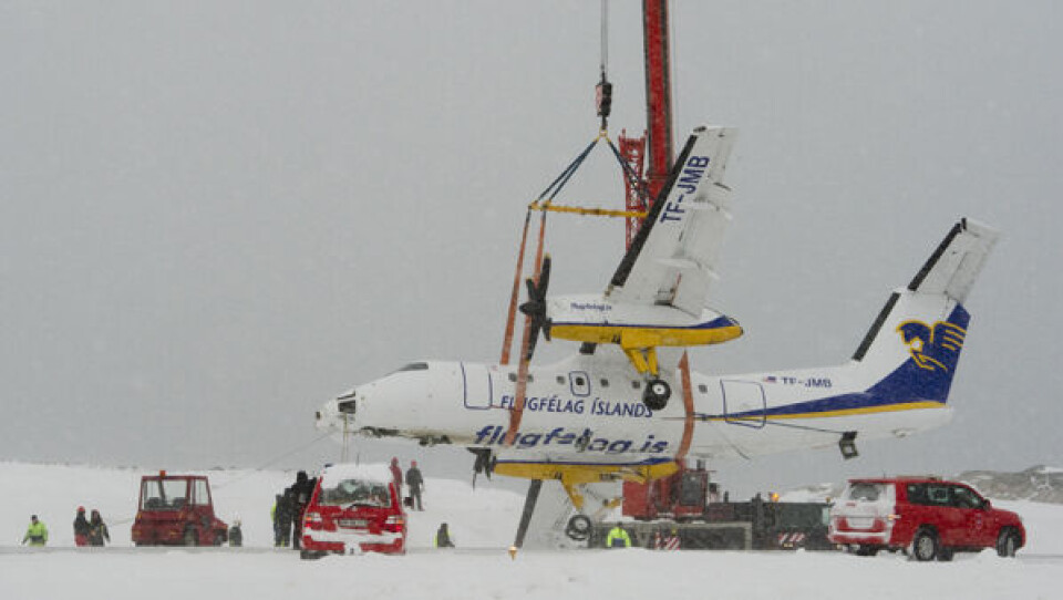 I aften kan seere med adgang til den store tv-pakke følge politiets arbejde i Nuuk. Redaktionen var i Nuuk, da det islandske flyhavarerede. Foto: Leiff Josefsen