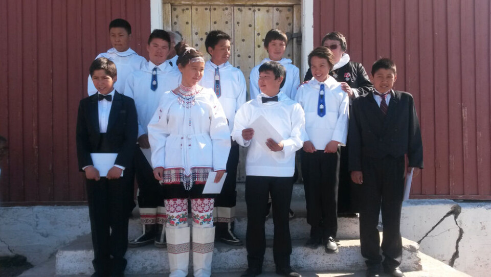Konfirmanderne i Illoqqortoormiut med beskop Sofie Petersen Konfirmation, Illoqqortoormiut, 280615
