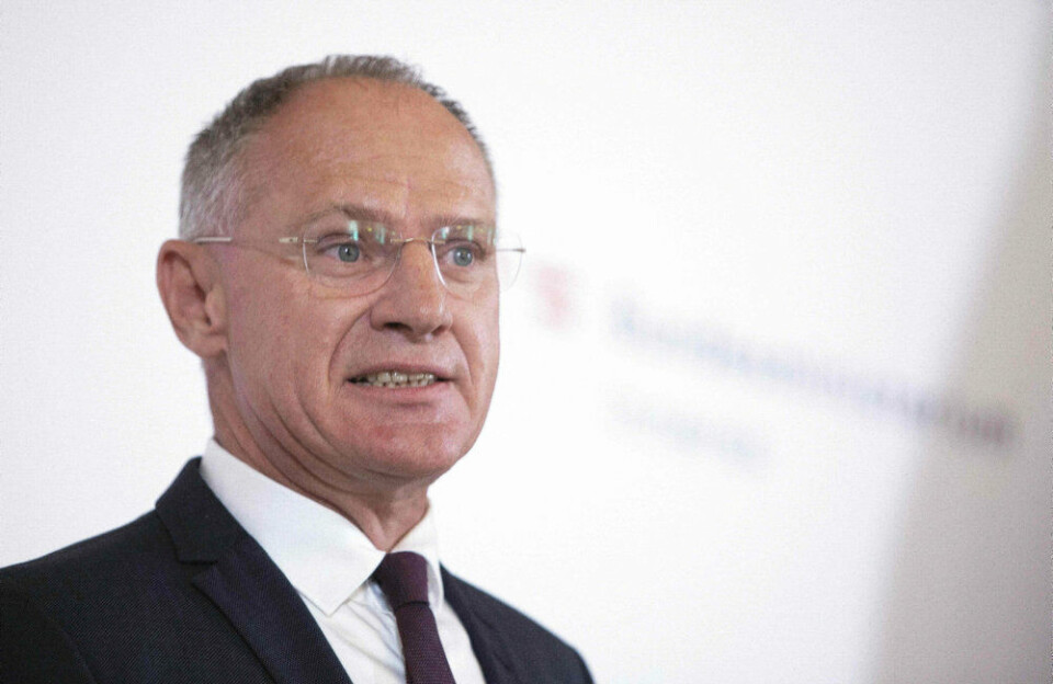 Assadip tunuarnerata kingorna syriamiut angerlartinnissaanut Østrigi piareersarpoq
