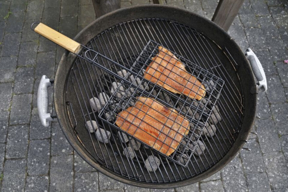Salget af grillmad, grill og grilltilbehør er ikke gået særlig godt på grund af det våde og kolde sommervejr