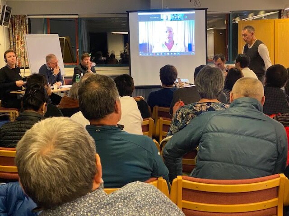 Mens første borgermøde i Qaqortoq var præget af deltagere fra Urani Naamik, såvar forsamlingen mere blandet ved mandagens andet møde, der begyndte klokken 19.00.