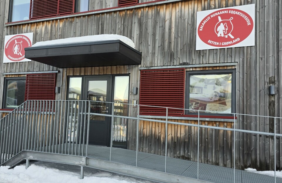 Embedskvinde tiltalt for spirituskørsel og påkørsel