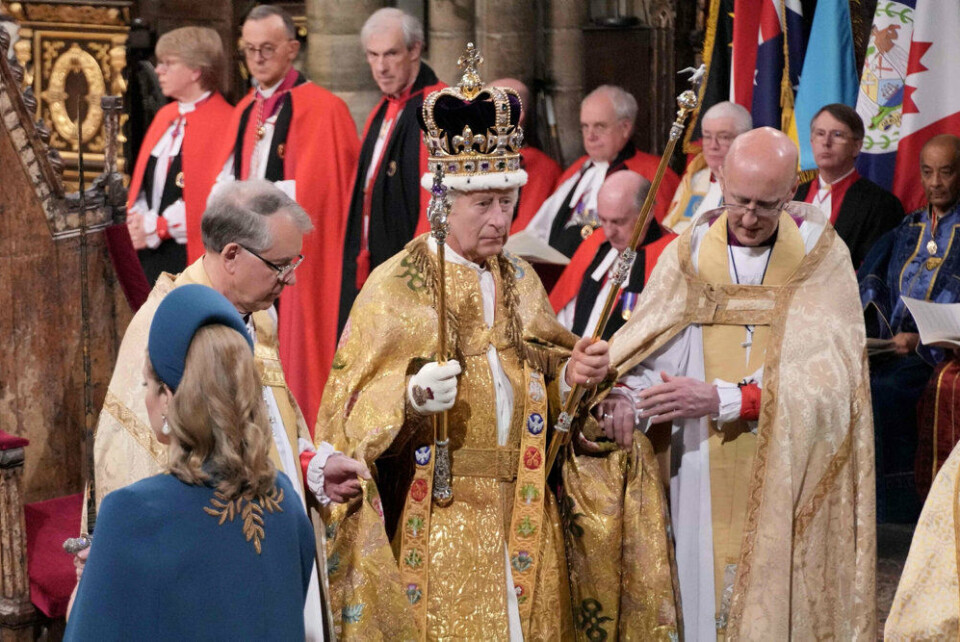 74-årige Kong Charles blev kronet 70 år efter sin mor, dronning Elizabeth.