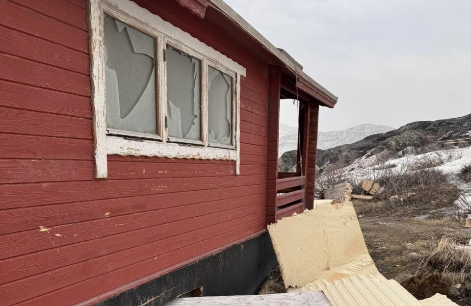 Storm raserede flere hytter i Kapisillit