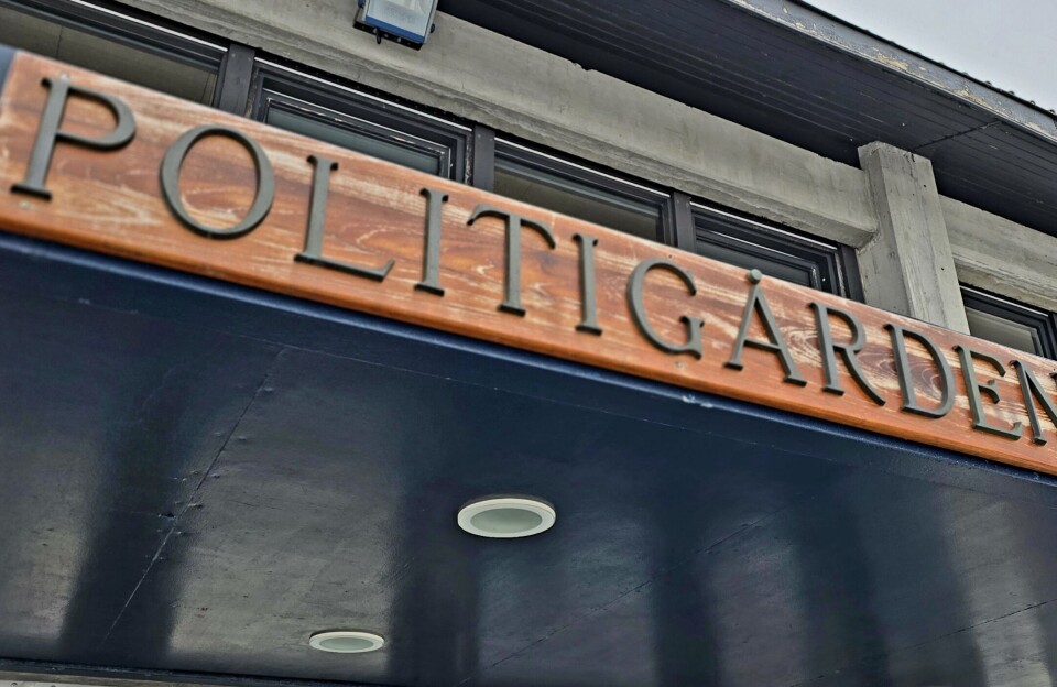 Politiit aamma sarfaaruttut: Politiit pigaartui minutsit 30-t innaallagiaqarsimanngitsut